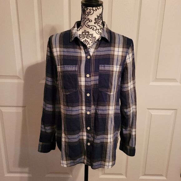 Old Navy woman's plaid button up shirt - Picture 1 of 6